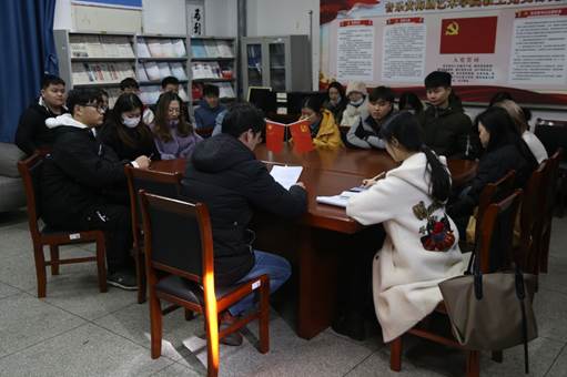 说明: C:\Users\Administrator\Desktop\伟德体育党日活动-王嫚嫚\伟德体育党日活动-王嫚嫚\党日活动开会环节 (3).JPG